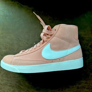 BRAND NEW, never been worn Nike Vintage Suede high tops in pink.
